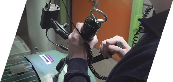 Práce s ultrazvukovým asistentem mazání Ultraprobe 201 Grease Caddy