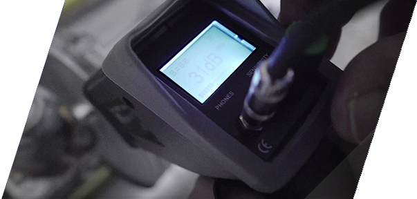 Práce s přístrojem Ultraprobe 3000 a svítící displej