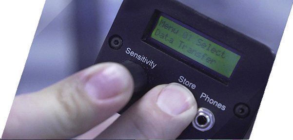 Práce s přístrojem Ultraprobe 9000 v použití